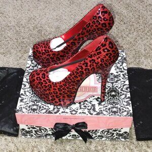 Women's NIB Bordello Red/Black cheetah Stiletto's Size 8 NEW/Great for Halloween